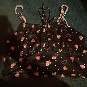 0XL SHEIN black rouged crop top with pink hearts